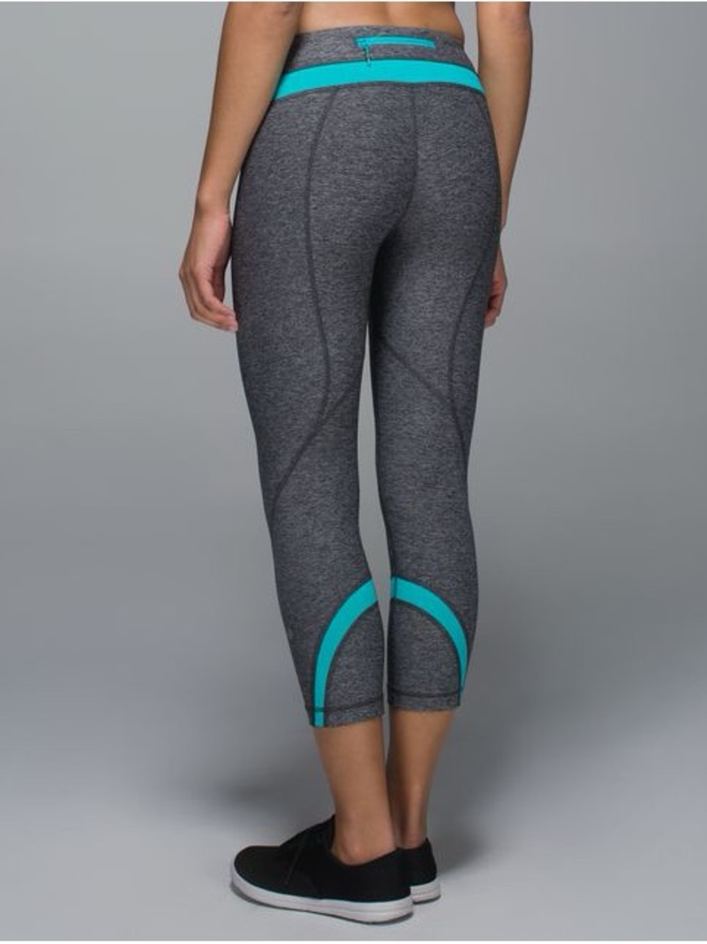 Lululemon grey and turquoise Run: Inspire Crop || size 6
